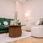 4P-1Br - Eiffel Tower View - Fully Renovated - A-C