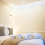 4P-1Br - Eiffel Tower View - Fully Renovated - A-C
