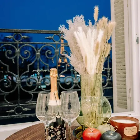 4p-1br - Eiffel Tower View - Fully Renovated - A-c Apartment Paris